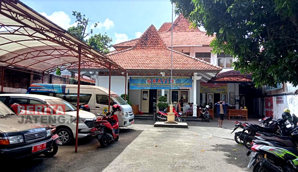 Gedung Dinas Kependudukan dan Pencatatan Sipil (Disdukcapil) Kabupaten Pati yang berada di Jalan Tombronegoro. (ARF/Beritajateng.id)