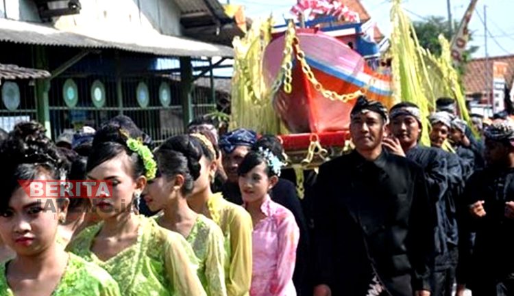 Perayaan tradisi sedekah laut di Kabupaten Pati. (ARF/Beritajateng.id)