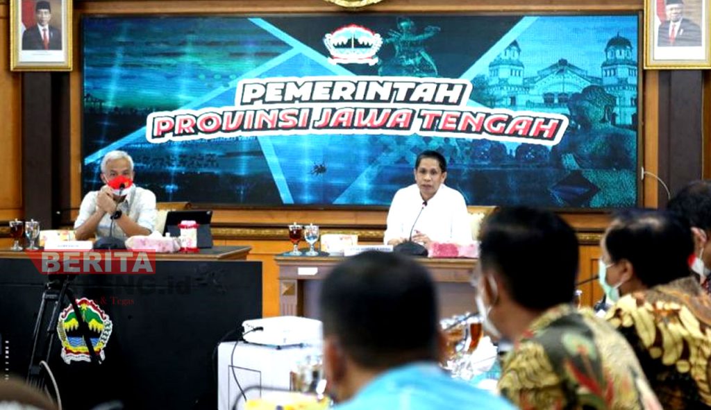 Gubernur Jawa Tengah Ganjar Pranowo saat menerima kunjungan kerja anggota Komisi A DPRD Sulawesi Selatan. (Istimewa)