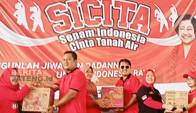Ratusan Kader DPC PDI Perjuangan Pati Berpartisipasi Pecahkan Rekor Muri Senam Sicita 1 Ratusan Kader DPC PDI Perjuangan Pati Berpartisipasi Pecahkan Rekor Muri Senam Sicita