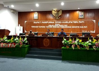 Wakil Ketua III DPRD Pati, H. Muhammadun saat memimpin Rapat Paripurna, Senin (23/05). (ARF/Beritajateng.id)