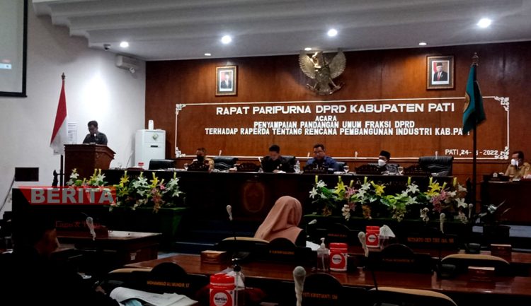 Beberapa tempat duduk anggota DPRD Pati tampak kosong saat Rapat Paripurna, belum lama ini. (ARF/Beritajateng.id)
