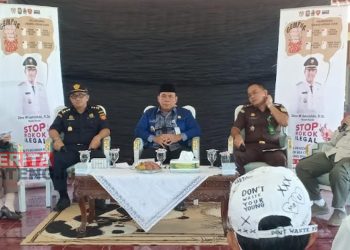 Berantas Cukai Ilegal, Warga Harus Jauhi Rokok Polos 10 Talk show menggandeng Lingkar TV, Pemkab Kendal menggelar dialog interaktif untuk memutus rantai penyebaran tata niaga tembakau di Kabupaten Kendal, Rabu (23/06). (UNG/Koran Lingkar)