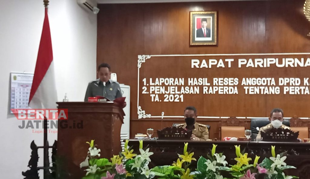 Komisi A DPRD Pati, Muslihan saat membacakan laporan kegiatan reses anggota dewan. (ARF/Beritajateng.id)