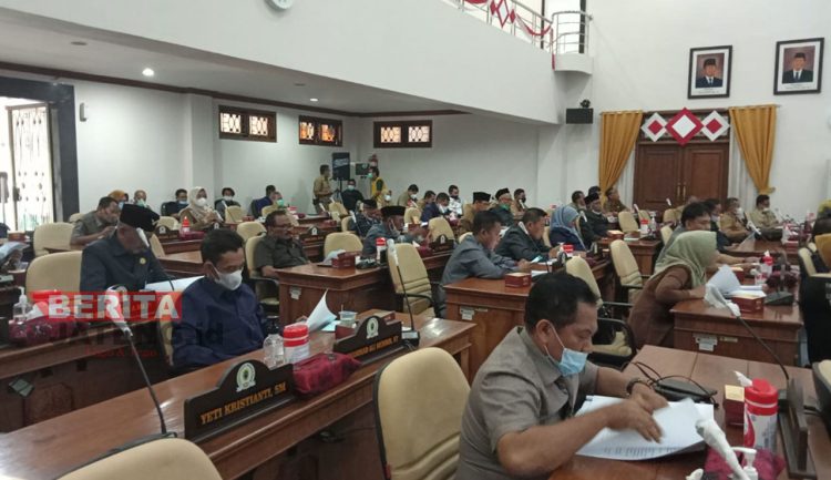 Ketua DPRD Pati dan Badan Kehormatan Bakal Tindak Tegas Anggota Dewan yang Sering Bolos 1 Suasana rapat paripurna saat Penyampaian Hasil Reses DPRD Pati. (ARF/Beritajateng.id)