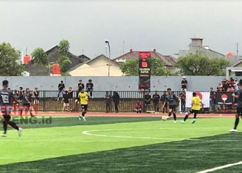 Persipa Pati saat bertanding melawan Persiba Balikpapan dalam laga persahabatan di Stadion Joyokusumo Pati, baru-baru ini. (AZI/Koran Lingkar)