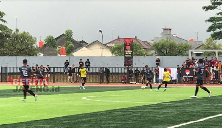 Persipa Pati saat bertanding melawan Persiba Balikpapan dalam laga persahabatan di Stadion Joyokusumo Pati, baru-baru ini. (AZI/Koran Lingkar)