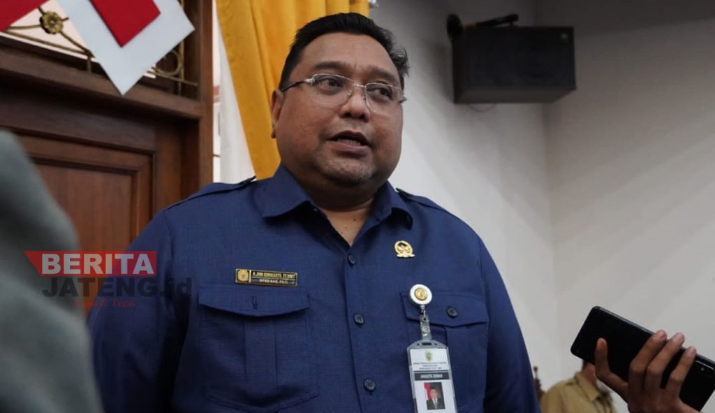 Ketua Umum Persipa Pati sekaligus Wakil Ketua I DPRD Pati, Joni Kurnianto seusai rapat paripurna, beberapa waktu lalu. (AZI/Koran Lingkar)