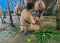 Vaksin PMK Datang di Kabupaten Kudus, Ini Pola Pendistribusiannya 15 Petugas saat memeriksa kondisi sapi milik warga di Kabupaten Kudus, belum lama ini. (Istimewa)