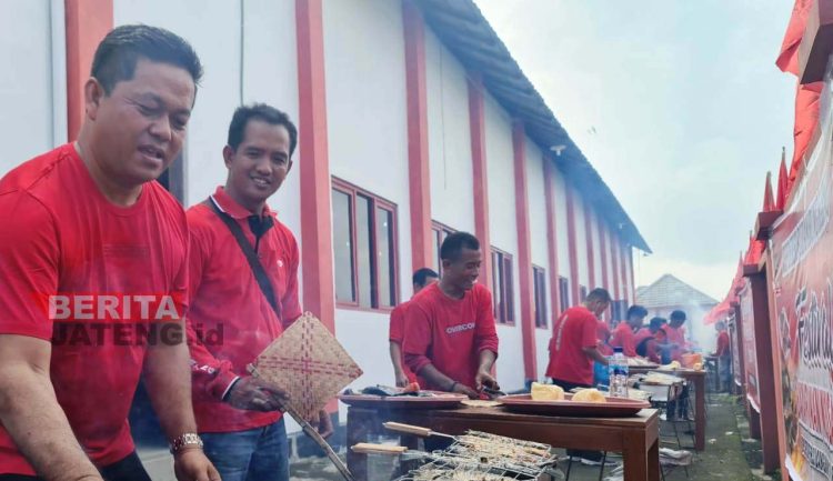 1,2 Ton Nila, Meriahkan Festival Bakar Ikan dalam Rangka Refleksi Bulan Bung Karno di DPC PDI Perjuangan Pati