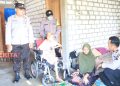 Apa Kabar Sinta Aulia? Bocah Viral Asal Rembang Berharap The Best untuk Polisi 18 Petugas dari Polres Rembang saat berkunjung ke kediaman Sinta Auliya, Jumat (01/07). (Dok. Humas Polri/Beritajateng.id)