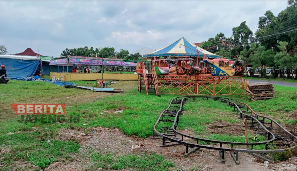 Persiapan Pesta Rakyat Muktiharjo di Dusun Rendole, Desa Muktiharjo, Kecamatan Margorejo, Kabupaten Pati. (Arif Febriyanto/Beritajateng.id)