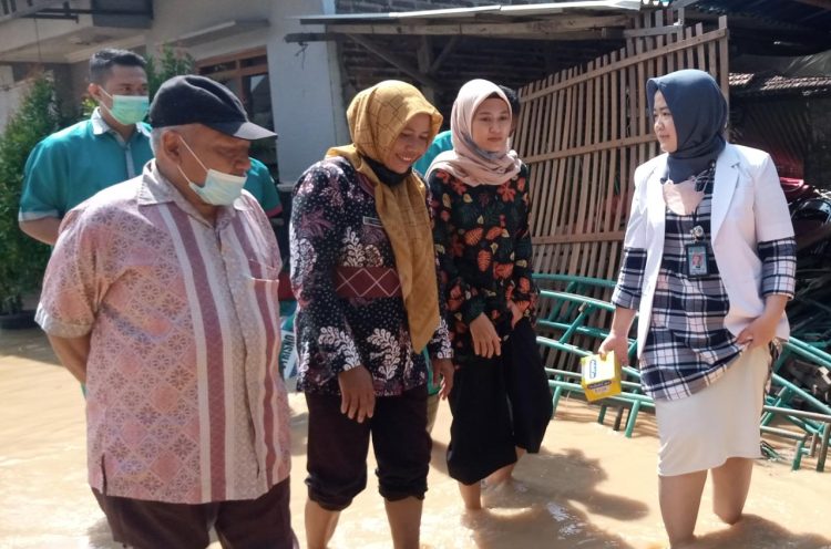 RS. Mitra Bangsa Pati Sambangi Warga Terdampak Banjir, Yuk Simak Kegiatannya 1 RS. Mitra Bangsa Pati Sambangi Warga Terdampak Banjir, Yuk Simak Kegiatannya