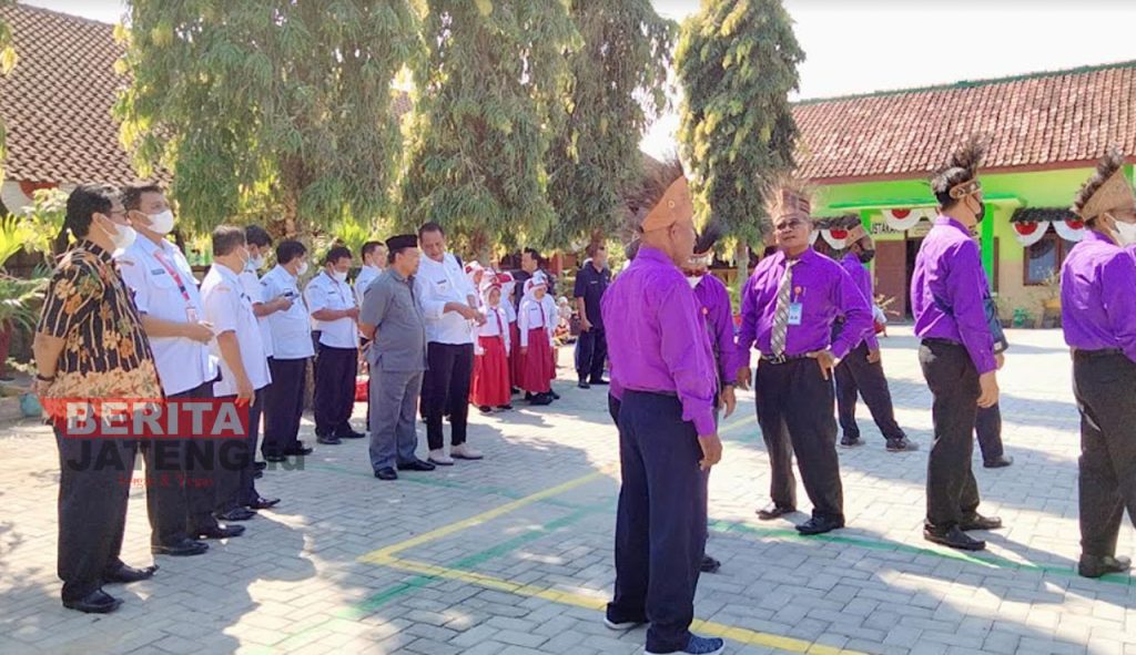 Penyambutan acara kunjungan KKKS Jayapura di SDN 1 Boloh, Kecamatan Toroh, Kabupaten Grobogan pada Rabu, 27 Juli 2022. (Muhamas Ansori/Koran Lingkar)