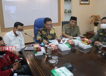 DPRD Jateng menerima audiensi dari Forum Petani Rawa Pening Bersatu (FPRPB) di Ruang Rapim DPRD Jateng Lantai 1 Gedung Berlian, Jalan Pahlawan Nomor 7 Kota Semarang, Selasa (12/07). (Dok. DPRD Jateng)