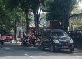 Ratusan Kendaraan Plat Merah di Pati Nunggak Pajak hingga Rp 105 Juta 15 Ilustrasi kendaraan plat merah sedang parkir di Jalan Raden Ajeng Kartini, Kaborongan, Pati Lor, Kecamatan Pati, Kabupaten Pati. (Ika Tamara Dewi/Koran Lingkar)