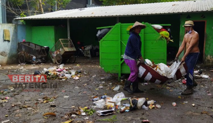 Sampah Menggunung, DLH Pati Gunakan Sisa Lahan TPA Plosojenar 1 Ilustrasi TPA Desa Plosojenar, Kecamatan Jakenan, Kabupaten Pati. (Arif Febriyanto/Beritajateng.id)