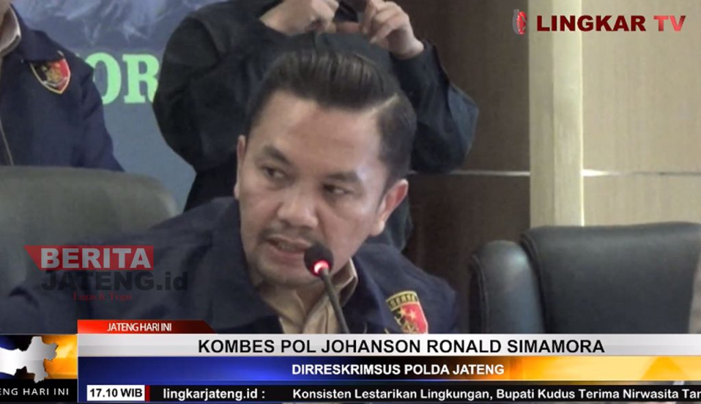 Dirreskrimsus Polda Jateng, Kombes Pol Johanson Ronald Simamora saat menerangkan dugaan korupsi pembangunan jalan yang dilakukan oleh Sekda Pemalang MA. (Dok. Lingkar TV/Beritajateng.id)