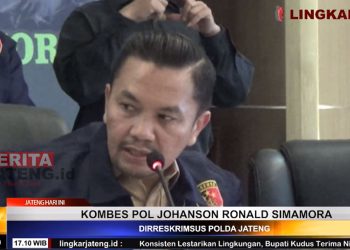 Dirreskrimsus Polda Jateng, Kombes Pol Johanson Ronald Simamora saat menerangkan dugaan korupsi pembangunan jalan yang dilakukan oleh Sekda Pemalang MA. (Dok. Lingkar TV/Beritajateng.id)