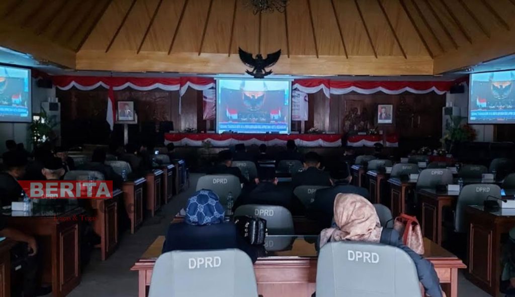DPRD Rembang menggelar Rapat Paripurna di Aula Sekretariat DPRD Rembang pada Selasa, 16 Agustus 2022. (R. Teguh Wibowo/Koran Lingkar)