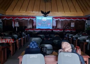 DPRD Rembang menggelar Rapat Paripurna di Aula Sekretariat DPRD Rembang pada Selasa, 16 Agustus 2022. (R. Teguh Wibowo/Koran Lingkar)