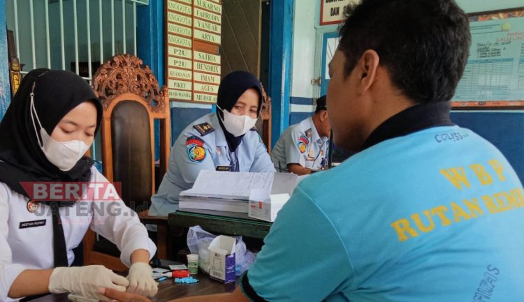 Pantau Kesehatan WBP, Rutan Rembang Adakan Tes Gula Darah 1 Pantau Kesehatan WBP, Rutan Rembang Adakan Tes Gula Darah
