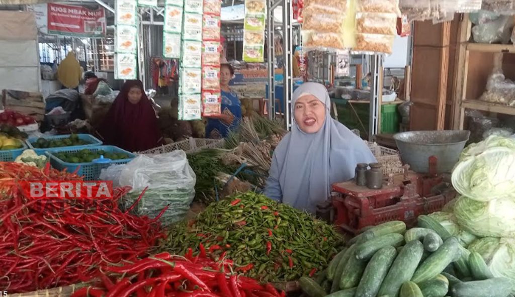Pedagang di Pasar Relokasi Terminal Bahurekso Kendal mengeluhkan kondisi pasar yang sepi. (Mualim/Koran Lingkar)
