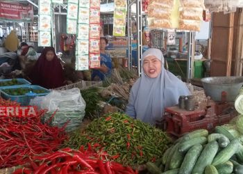 Pedagang di Pasar Relokasi Terminal Bahurekso Kendal mengeluhkan kondisi pasar yang sepi. (Mualim/Koran Lingkar)