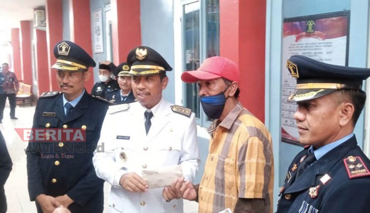 WBP Rutan Kelas IIB Rembang Dapat Santunan dari Bupati Rembang di Hari Kemerdekaan RI ke 77 1 WBP Rutan Kelas IIB Rembang Dapat Santunan dari Bupati Rembang di Hari Kemerdekaan RI ke 77