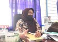 594 Keluarga Penerima Manfaat Gagal Terima Bansos PKH di Pati 16 MENJELASKAN: Kabid Penanganan Fakir Miskin Dinas Sosial (Dinsos) Kabupaten Pati, Tri Haryumi saat menjelaskan di kantornya, belum lama ini. (Aziz Afifi/Koran Lingkar)