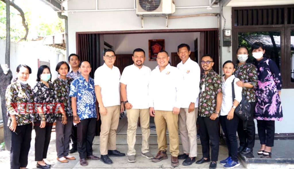 Ketua DPC Partai Gerindra Kudus, Sulistyo Utomo (tengah) bersama Pengurus PD Gekira Jawa Tengah dan perwakilan Paguyuban Guru Agama Kristen Kudus usai melakukan audiensi pada Selasa, 13 September 2022. (Istimewa)