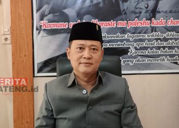 DPRD Demak Ingatkan Pengusaha Jangan Ada Pengurangan Karyawan dengan Adanya Wacana Kenaikan Tarif Cukai Hasil Tembakau 1 Ketua DPRD Kabupaten Demak, Sri Fahrudin Bisri Slamet. (Tomi Budianto/Koran Lingkar)