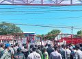 Gerakan Aliansi Buruh Demak Demo di Kantor DPRD, Tolak Kenaikan Harga BBM hingga Regulasi PP 36 18 Aliansi buruh melakukan aksi demonstrasi di depan gedung DPRD Demak pada Kamis, 15 September 2022. (Tomi Budianto/Koran Lingkar)