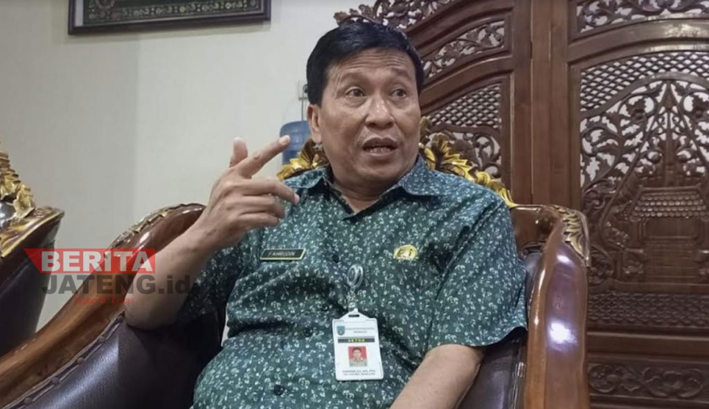 Sekretaris Daerah (Sekda) Kabupaten Rembang, Fahrudin saat memberikan keterangan. (R. Teguh Wibowo/Koran Lingkar)