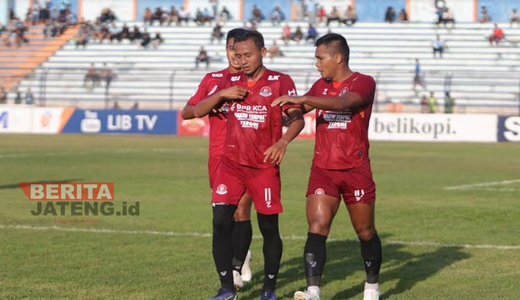 Persipa Pati Harus Puas dengan Skor 1-2 saat Bertanding di Kandang Persela Lamongan 1 Ekspresi kecewa ditunjukkan oleh Tri Handoko CS saat Persipa alami kekalahan di Lamongan. (Istimewa)