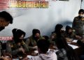 Satpol PP Pati Kembali Amankan Belasan Pasangan Tak Resmi 19 Pasangan yang terjaring razia dimintai keterangan oleh Satpol PP Pati pada Jumat, 2 September 2022. (Aziz Afifi/Koran Lingkar)