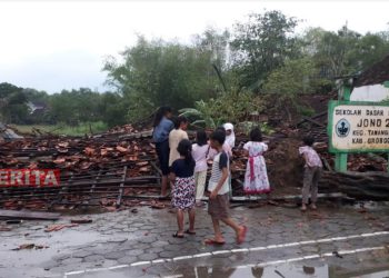 Bangunan SDN 02 Jono, Kecamatan Tawangharjo, Kabupaten Grobogan alami roboh. (Muhamad Ansori/Koran Lingkar)