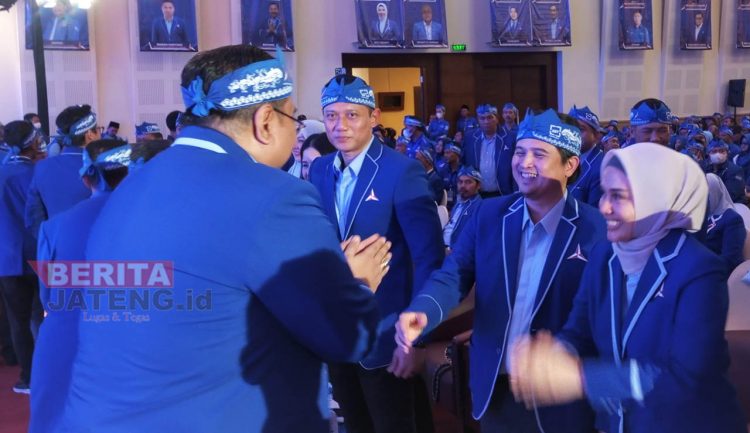 AHY Lantik Pengurus DPC Partai Demokrat se Jawa Tengah di Magelang