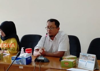 Anggota Komisi C DPRD Kabupaten Pati, Karmijan (berbaju putih). (Arif Febriyanto/Beritajateng.id)