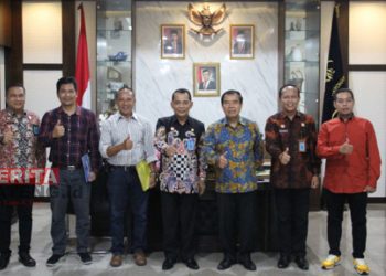 Kemenkumham Jateng Kolaborasi dengan Unimus Jajaki Kerja Sama bagi Perguruan Tinggi Muhammadiyah dan Aisyiyah 1 Kemenkumham Jateng menerima kunjungan dari Rektor Unimus, Prof. Masrukhi di ruang kerjanya pada Kamis, 13 Oktober 2022. (Istimewa)