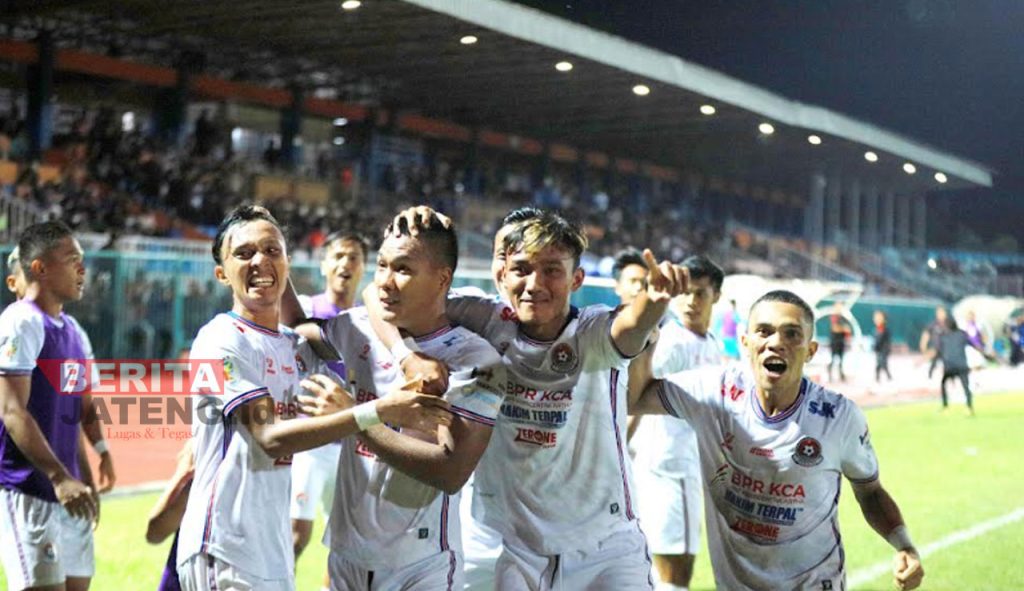 Para pemain Persipa saat melakukan selebrasi usai mencetak gol ke gawang lawan pada beberapa waktu lalu. (Istimewa)