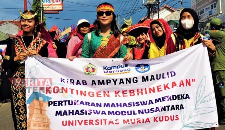 Puluhan Mahasiswa UMK Meriahkan Festival Ampyang Maulid Nabi Muhammad SAW