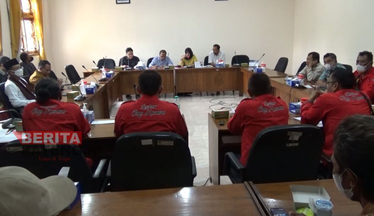 Komisi C DPRD Pati saat menerima audiensi petani dan LSM Laskar Joyo Kusumo soal penataan lahan pertanian, pada beberapa waktu lalu. (Dok. Lingkar TV/Beritajateng.id)