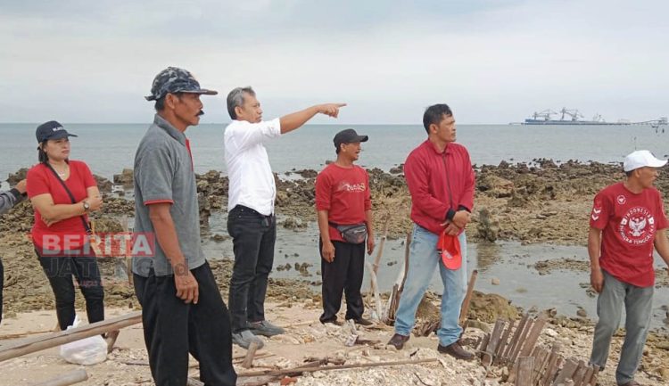 Wakil Ketua DPRD Jepara Junarso Tinjau Kerusakan Pantai Bondo