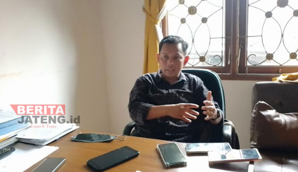 Anggota DPRD Pati dari Komisi B, Narso saat ditemui di ruang kerjanya, baru-baru ini. (Arif Febriyanto/Beritajateng.id)