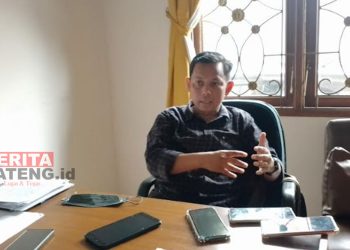 Anggota DPRD Pati dari Komisi B, Narso saat ditemui di ruang kerjanya, baru-baru ini. (Arif Febriyanto/Beritajateng.id)