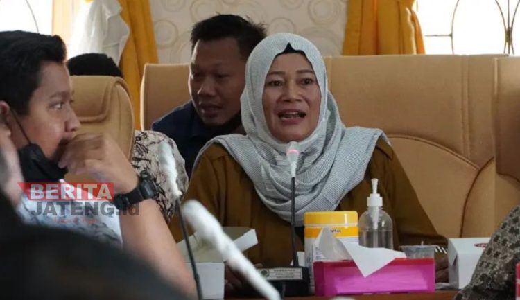 DPRD Pati Warsiti Desak Pemerintah Desa Saling Bersinergi Majukan Pembangunan 1 Anggota DPRD Pati, Warsiti. (Arif Febriyanto/Beritajateng.id)