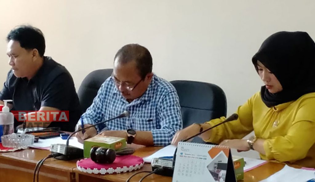 AUDIENSI: Wakil Ketua Komisi C DPRD Pati, Irianto Budi Utomo (tengah) saat audiensi pada beberapa waktu lalu. (Arif Febriyanto/Beritajateng.id)