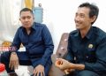 Anggota Komisi B, Ali Mundir (kanan) bersama anggota Komisi D, Didin Syarifuddin saat ditemui di ruang Fraksi Partai Nasdem DPRD Pati, baru-baru ini. (Arif Febriyanto/Beritajateng.id)
