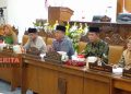 Public Hearing Raperda Pesantren, Ketua DPRD Pati Harap Jadi Perbaikan Tatanan Kehidupan Beragama 16 Ketua DPRD Pati, Ali Badrudin (ketiga dari kanan) saat memimpin rapat pembahasan Raperda Pesantren pada Jumat, 11 November 2022. (Arif Febriyanto/Beritajateng.id)